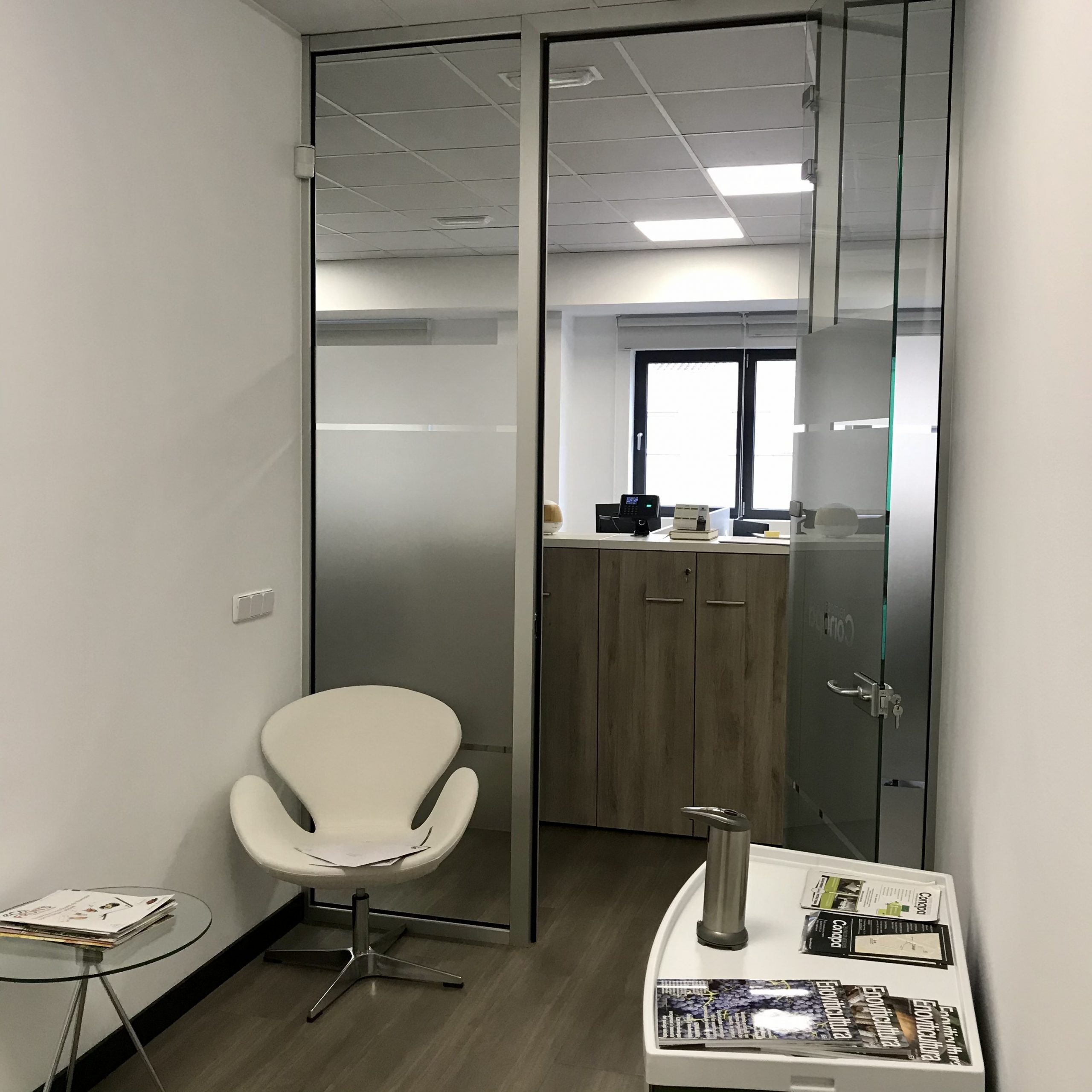 Hall de entrada Entrada al edificio de Coworking Getafe