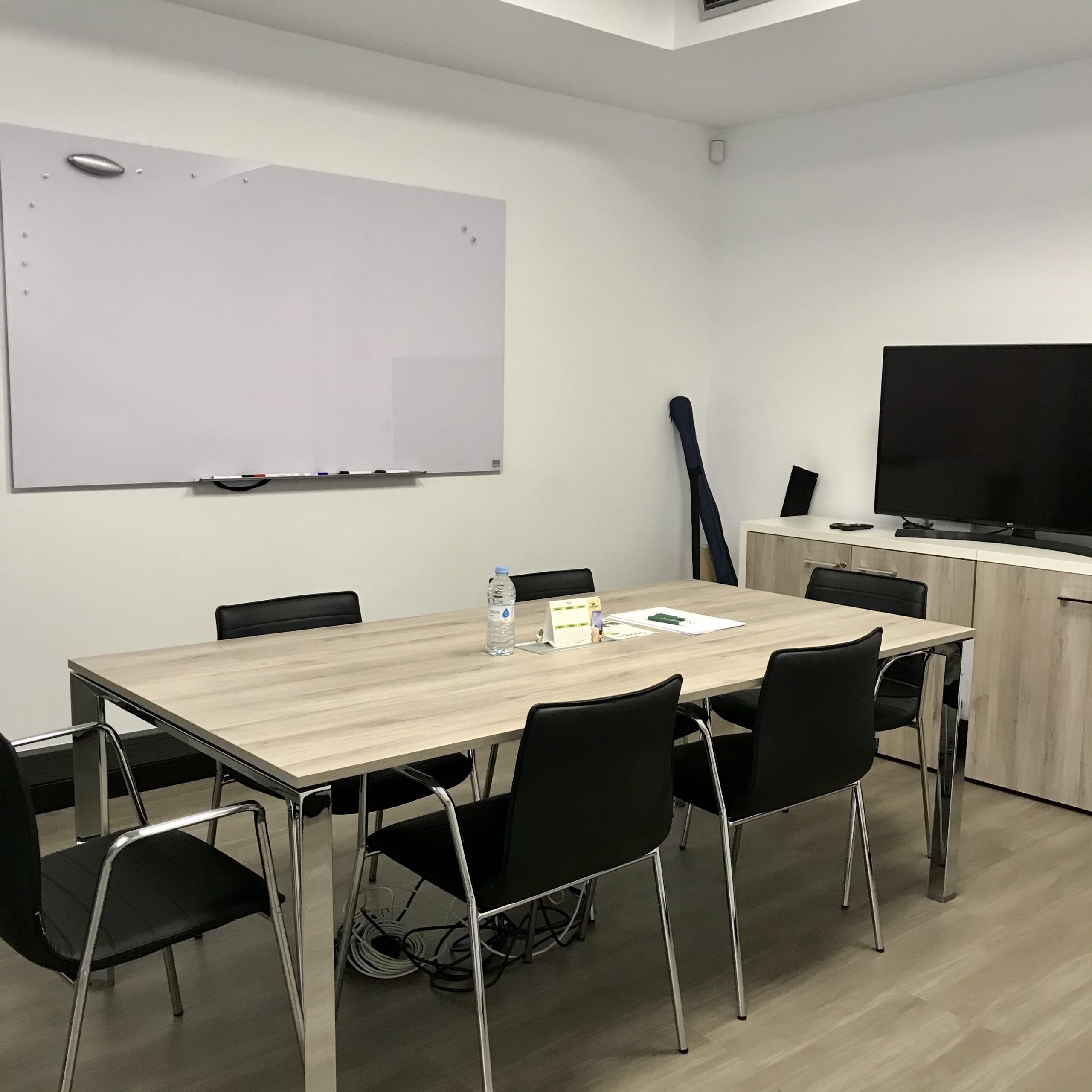 SALA REUNIONES para varias persaonas Aspecto de las oficinas de Coworking en Getafe